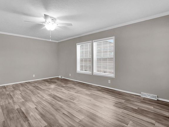 4th image of 250 Riviera Dr