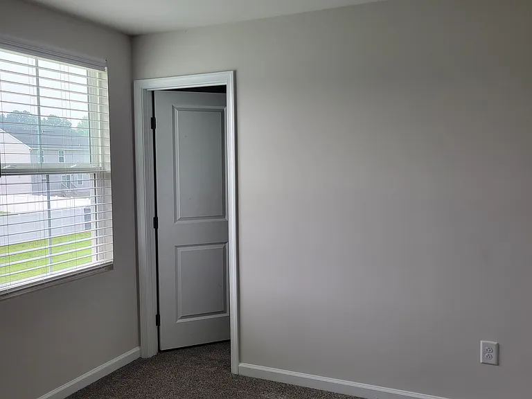 141 Catalpa Ct — Photo 9