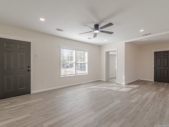 3rd image of 1313 Hickory