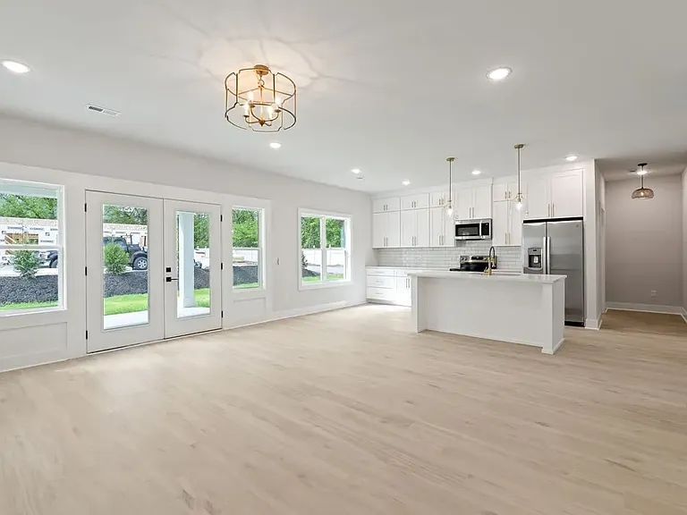 344 S Walnut Ave — Photo 5