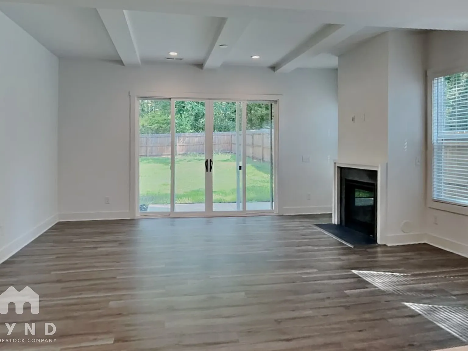 3 bed, 2.5 bath, 2054 sqft, $2,145 — Photo 2