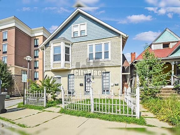 3rd image of 642 S Meridian St