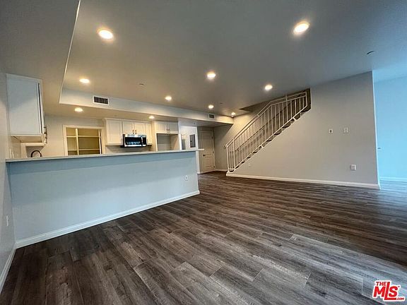 3rd image of 1529 N Kingsley Dr #3