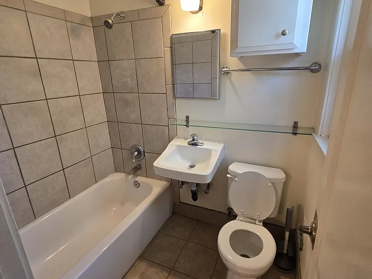 2512 O St #8 — Photo 8