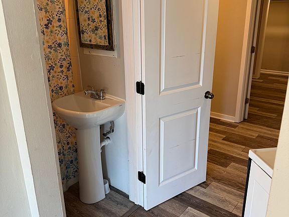 5th image of 613 G Ave #1