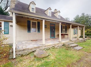 5634 Mount Gilead Rd, Centreville, VA 20120