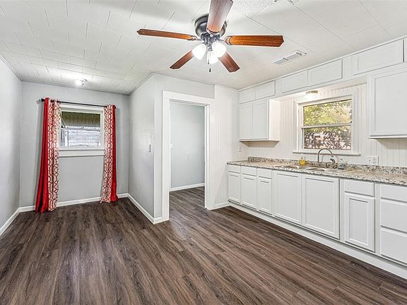 4th image of 725 W Green St