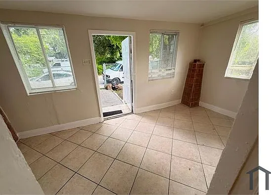 3 bed, $2,400 — Photo 4