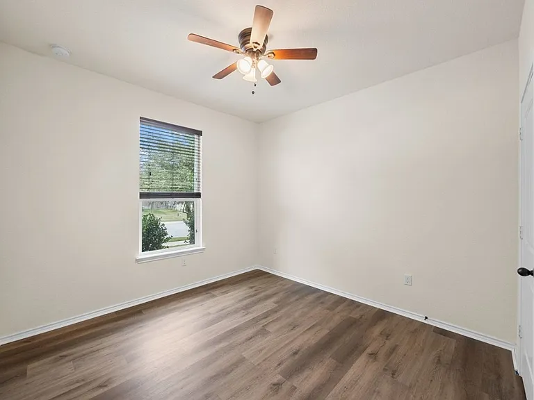 136 Vickers St — Photo 26