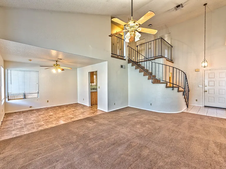 3920 Lincoln Rd — Photo 2