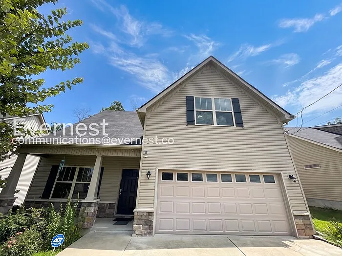 4 bed, 3.0 bath, 2212 sqft, $2,295 — Photo 1