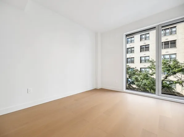 250 East 25th Street image 4 of 13