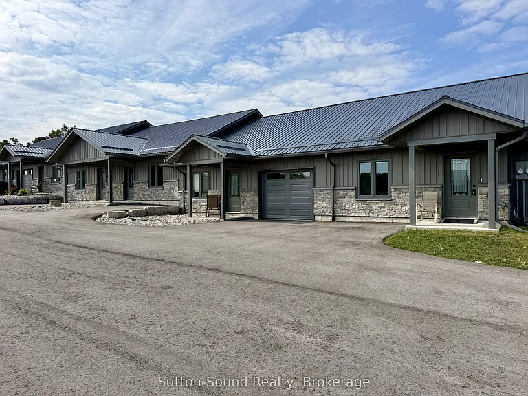 18 Maple Golf Cres #4 — Photo 6