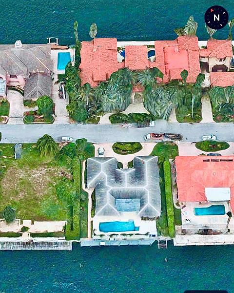 1st image of 10 Isla Bahia Dr
