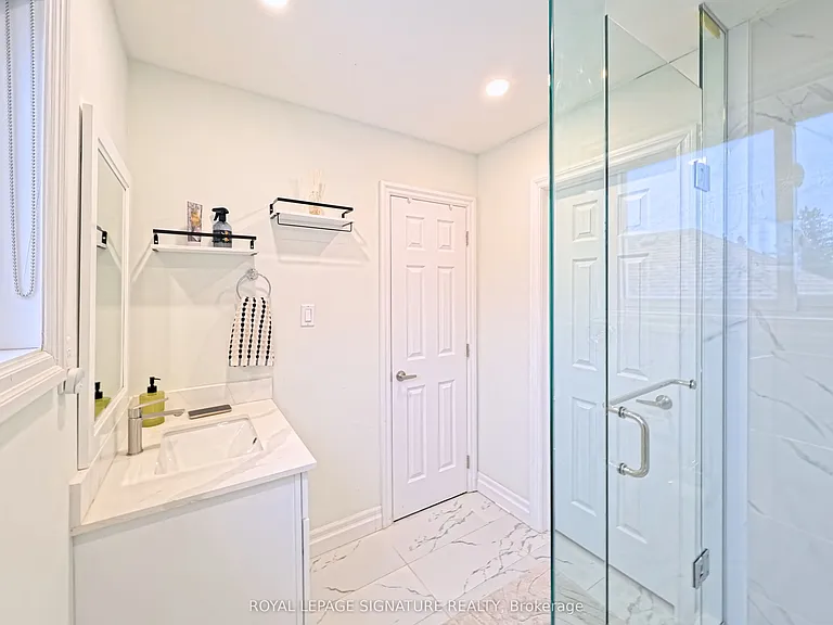 94 Meighen Ave — Photo 15