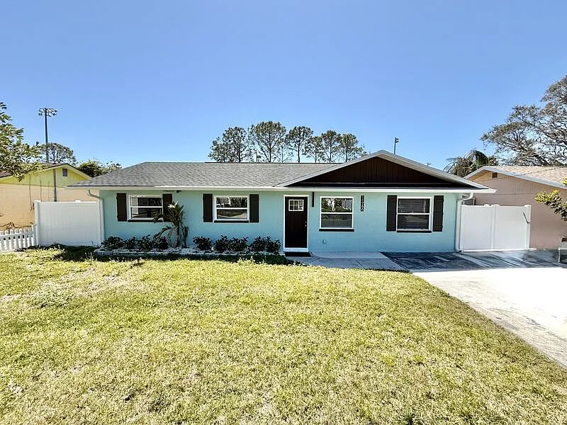 4 bed, 2.0 bath, 1242 sqft, $2,595 — Photo 2