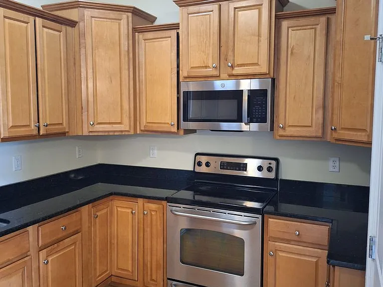 5215 Center St #201 — Photo 7