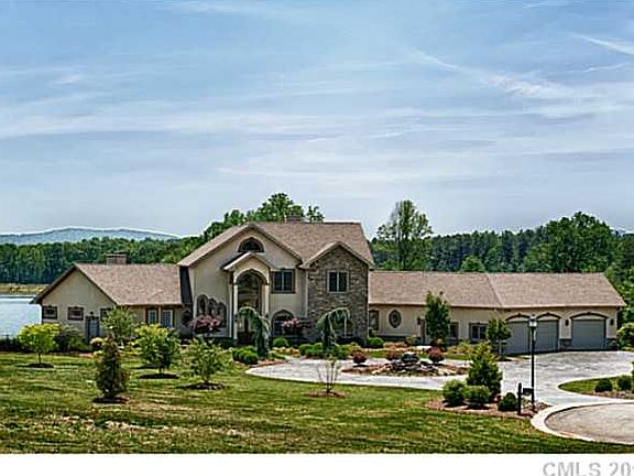 3rd image of 4729 Mirror Lake Dr