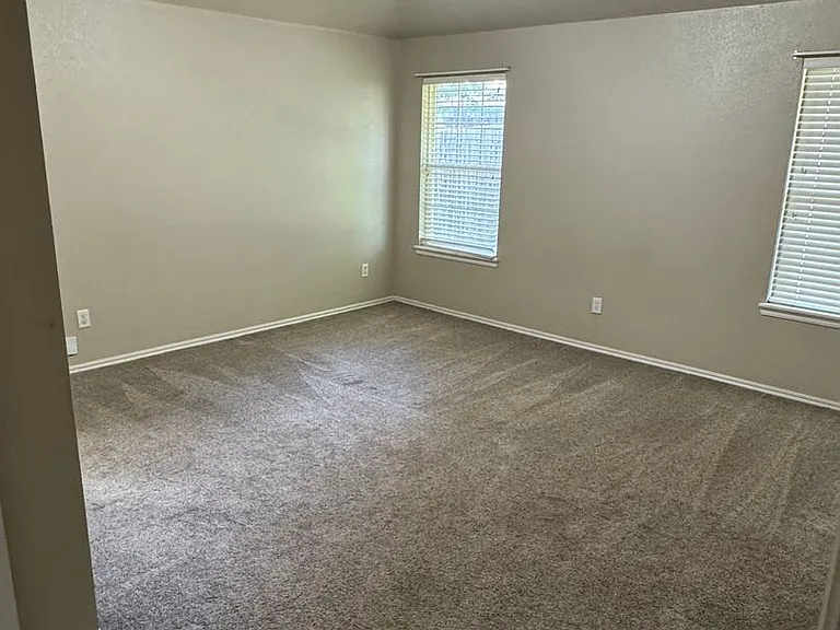 1629 Creekside Ln — Photo 9