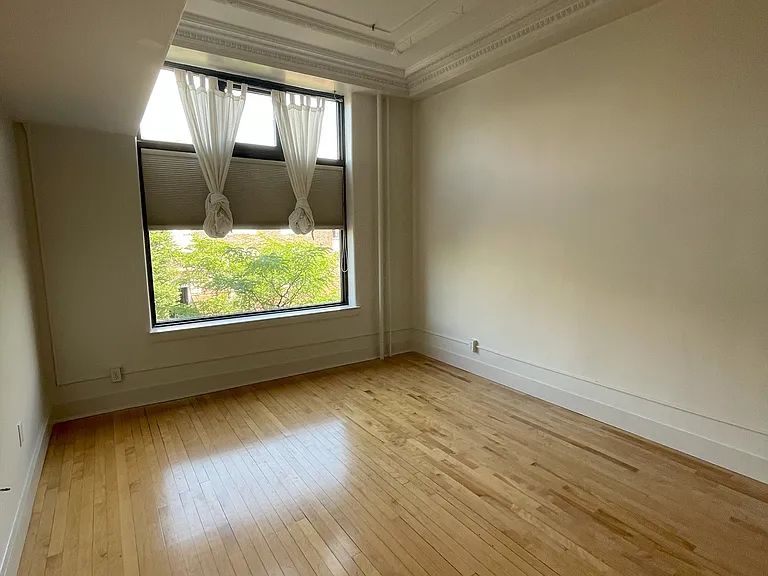 179 College St #1 — Photo 14