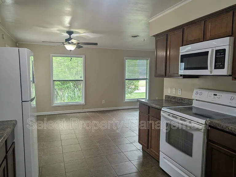 3510 Glencairn Dr — Photo 13