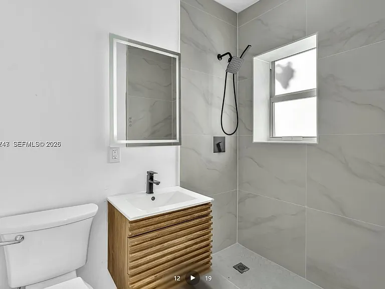709 SW 4th Ct #2 — Photo 2