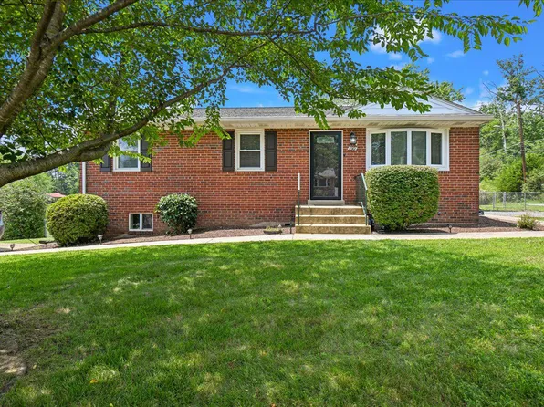 8901 Townsend Ln, Clinton, MD 20735