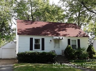 1220 Woodlawn Ave, Grand Haven, MI 49417
