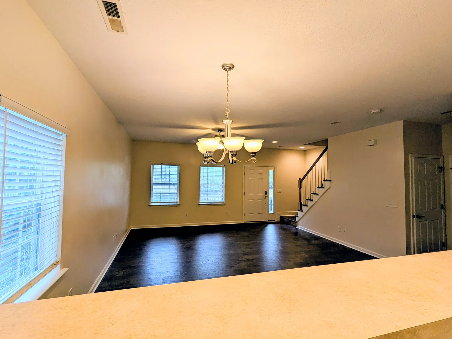 3 bed, 2.5 bath, 1452 sqft, $1,850 — Photo 4