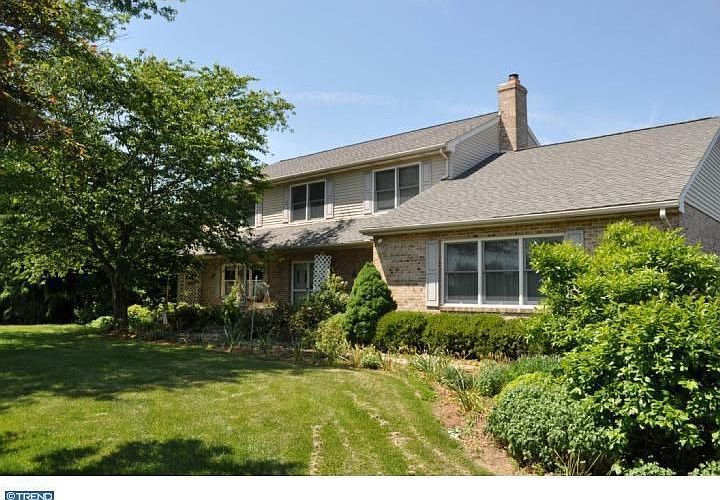 1st image of 17 Maureen Dr