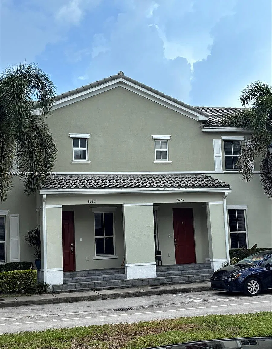Kendall Commons Townhomes — Photo 1