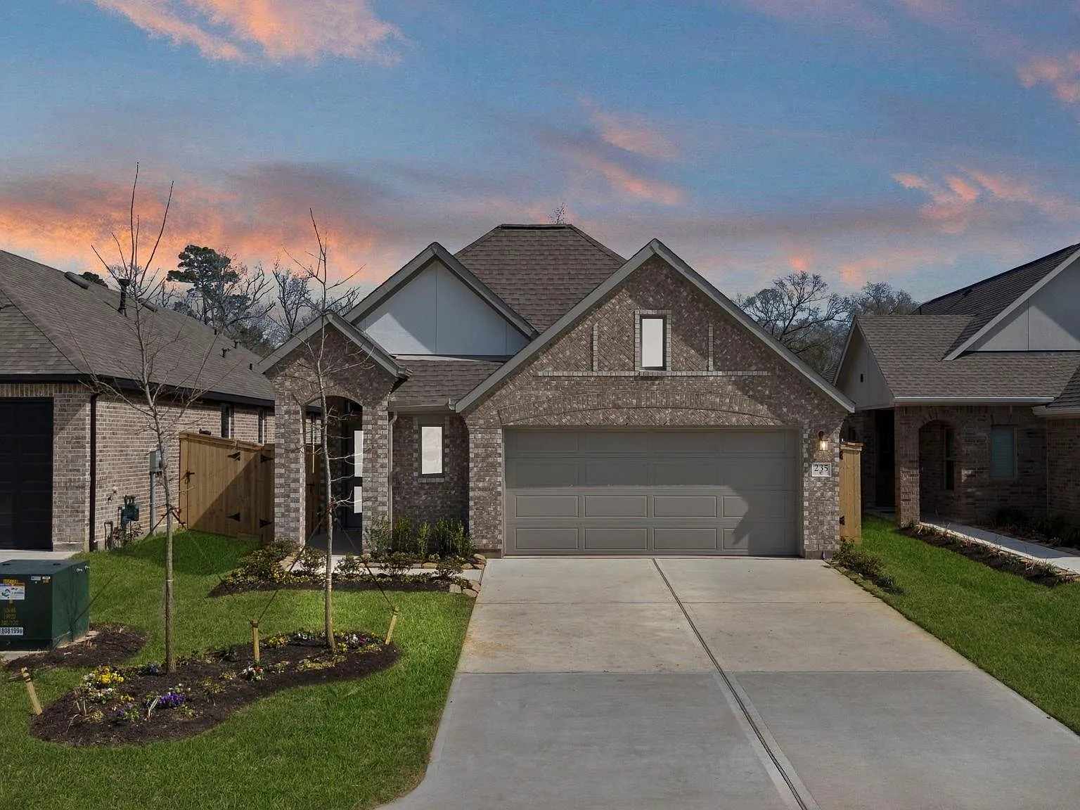 4 bed, 2.5 bath, 1911 sqft, $2,600 — Photo 1