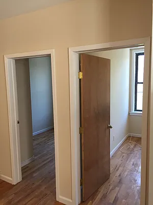 Rented by Metroline Realty | media 27