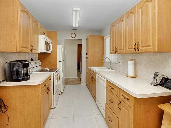 4th image of 512 Erie Pl
