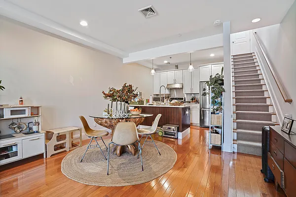 Rented by Daniel Gale Sotheby's International Realty | media 2