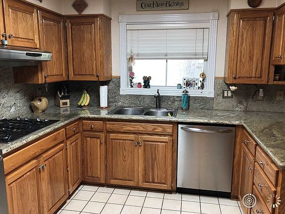 2nd image of 302 Raywood Dr