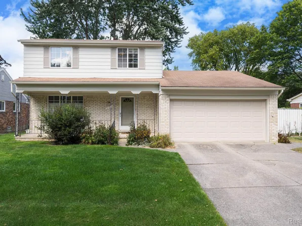 2197 Niagara Dr, Troy, MI 48083