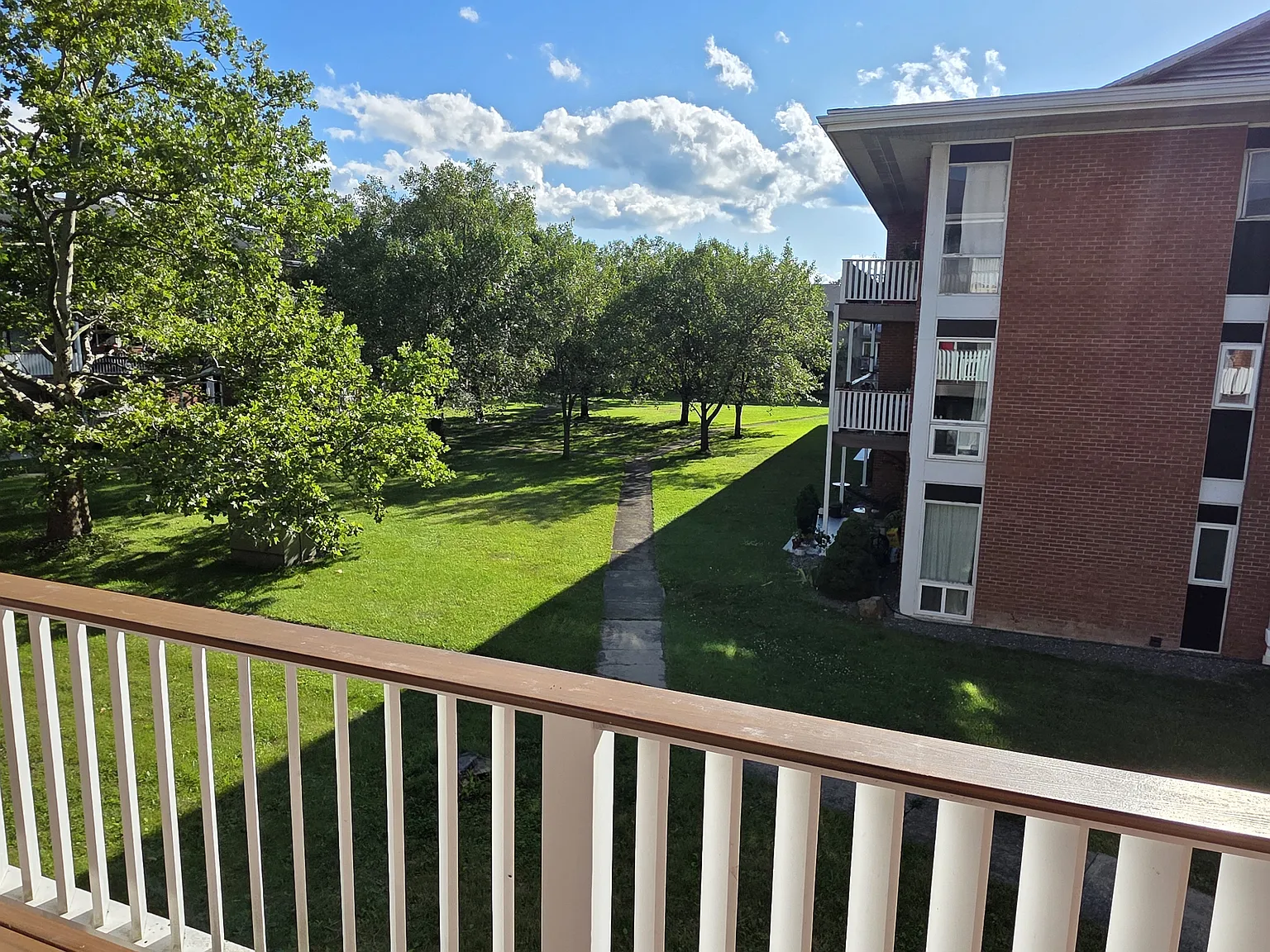 2 bed, 850 sqft, $2,200 — Photo 3