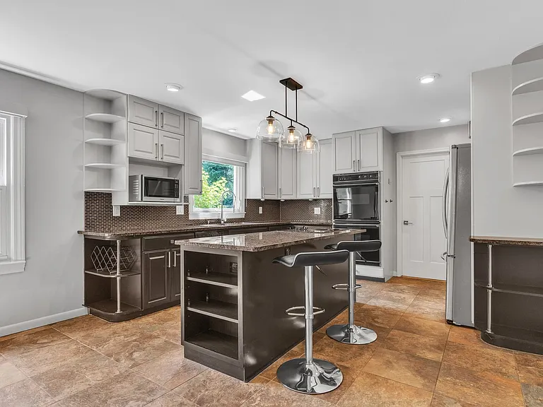 3015 High Pointe Ct — Photo 8