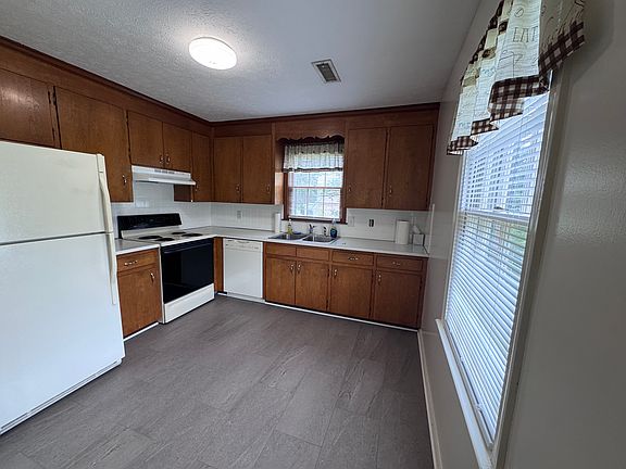 5th image of 264 Powtan Dr APT 2