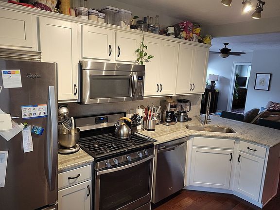 4th image of 1081 Northwest Blvd APT 3