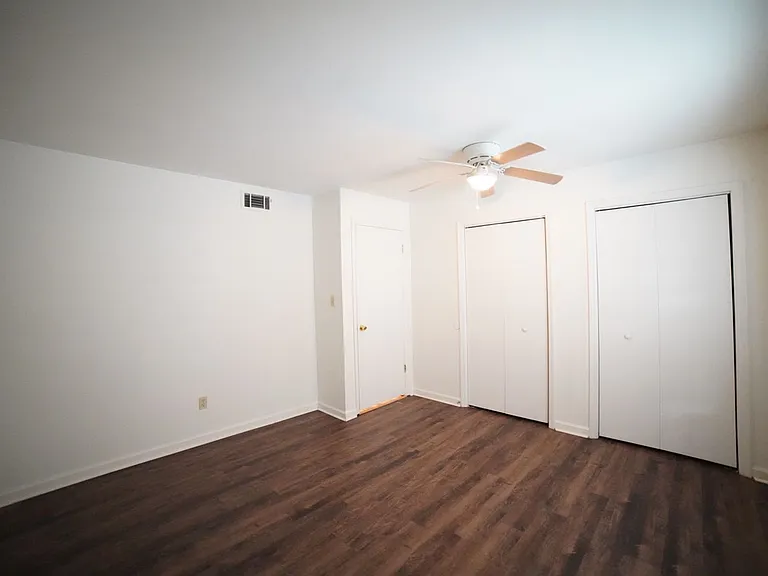 2555 Chateau Ln — Photo 9