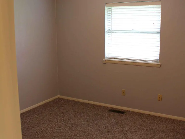 5101 N Hamilton Dr — Photo 9