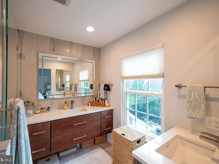 1639 Hunting Creek Dr #B — Photo 22