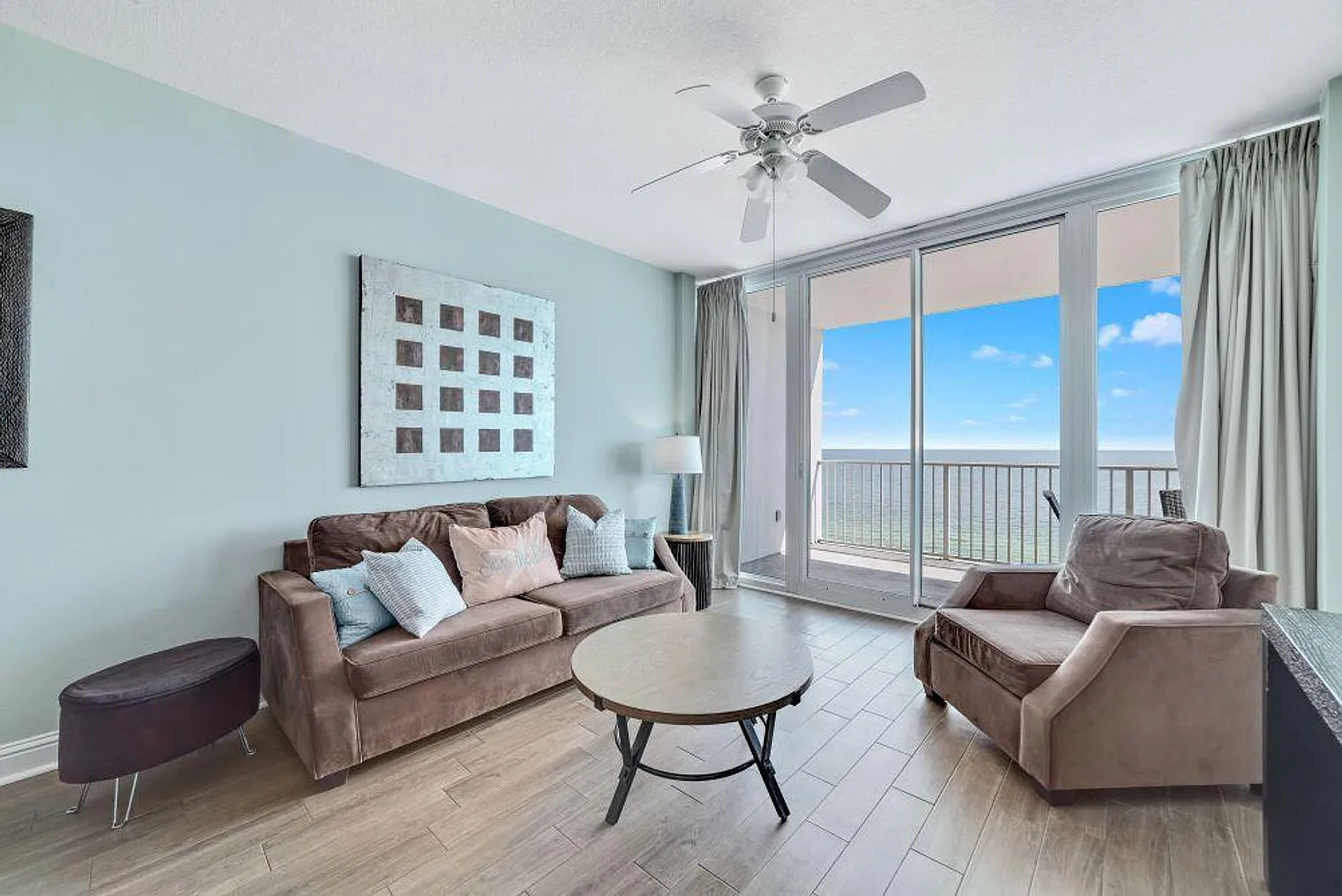 3 bed, 2.0 bath, 1097 sqft, $5,490 — Photo 3