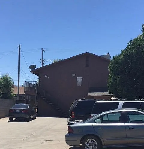 540 E Locust St APT 2 photo 1