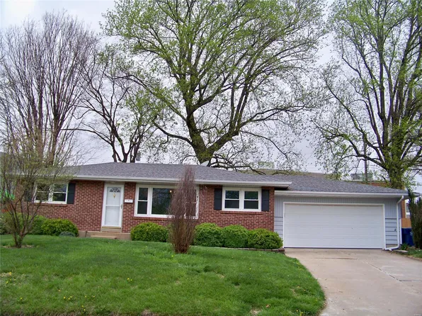 7 Elmwood Pl, Saint Charles, MO 63301