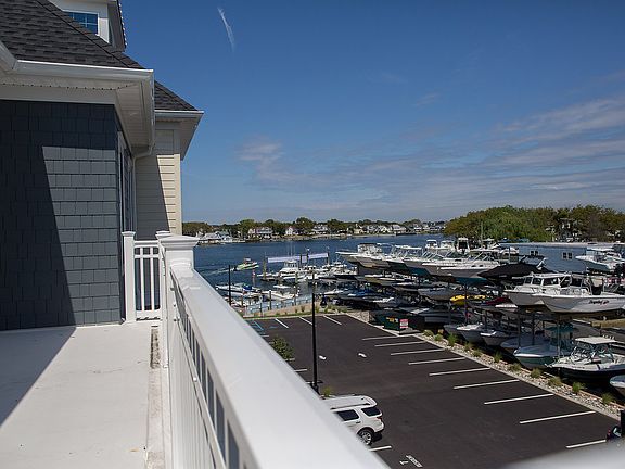 Large balcony w/river views