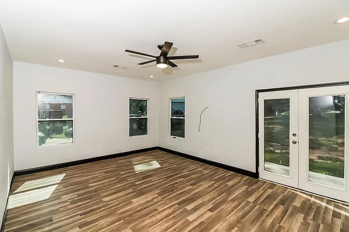 1433 Willow Dr — Photo 13