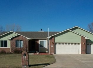 208 E Cedar Crest Rd, Rose Hill, KS 67133